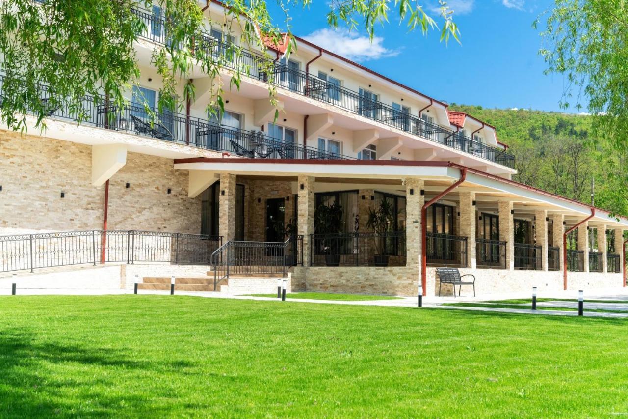 Vega Resort Restaurant & Lodge Orşova Exterior foto